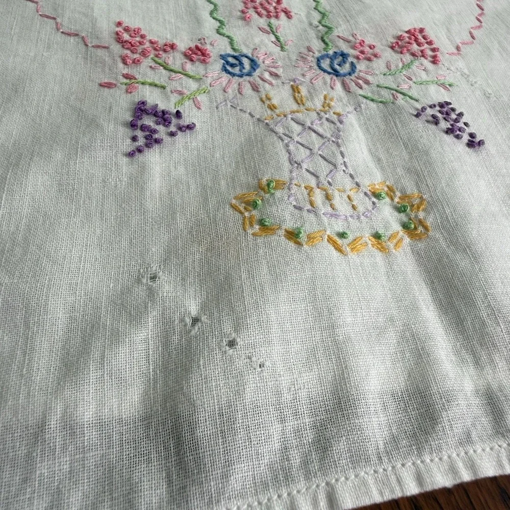 Vtg Embroidered Crochet Dresser Scarf Table Runner Flower Basket Thin Fabric EUC